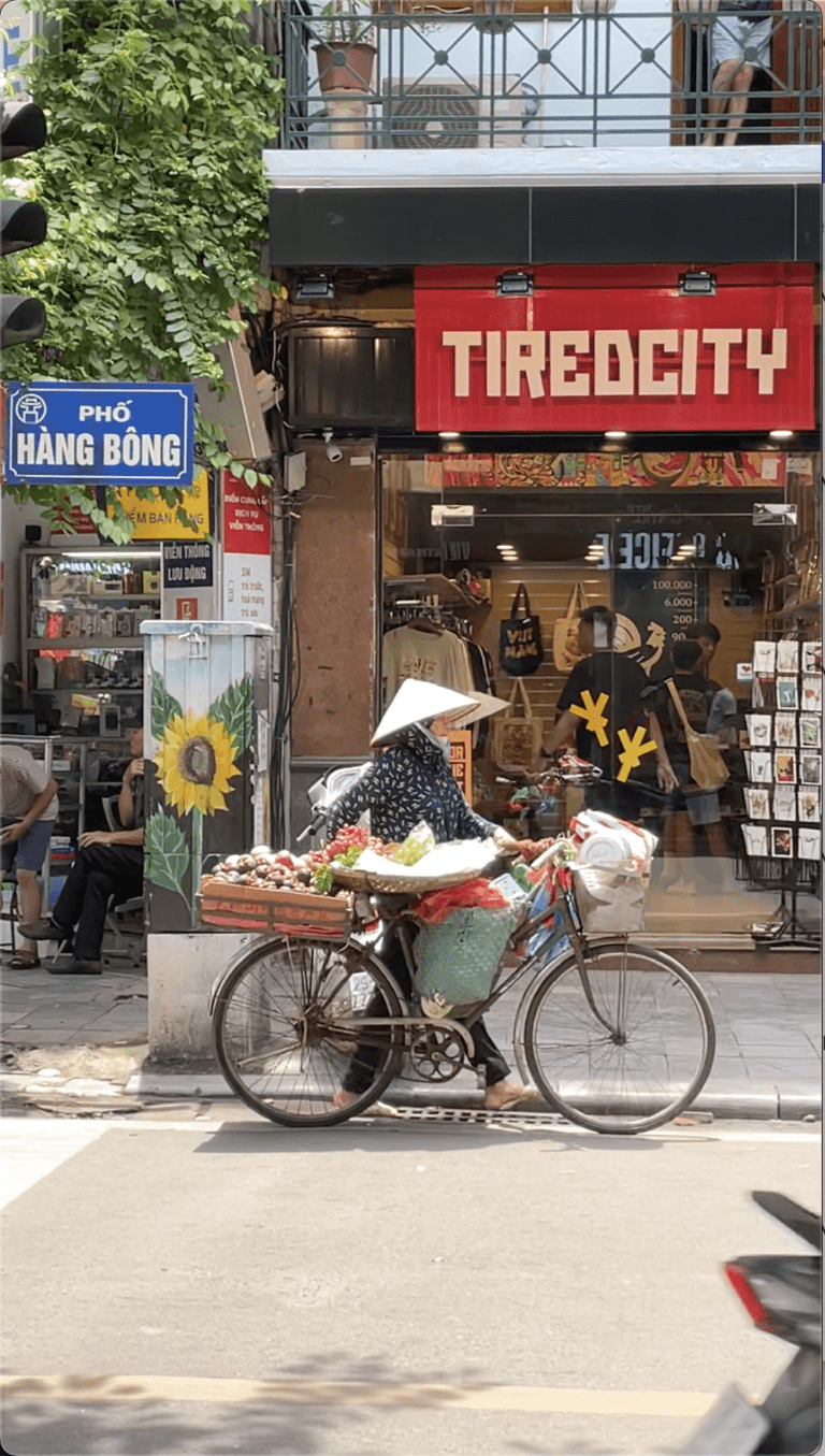 hanoi flower vendor